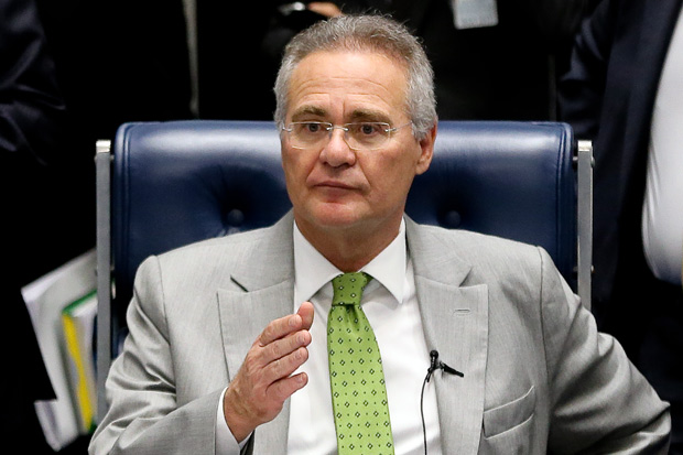 O presidente do Senado, Renan Calheiros (PMDB-AL), durante sessão de votação na Casa - (Alan Marques/Folhapress)