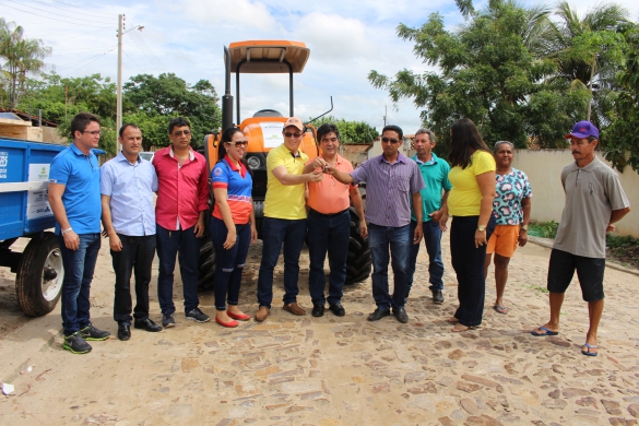 Entrega de Kit agrícola a agricultores de Burití dos Lopes(Foto:Edna Maciel)