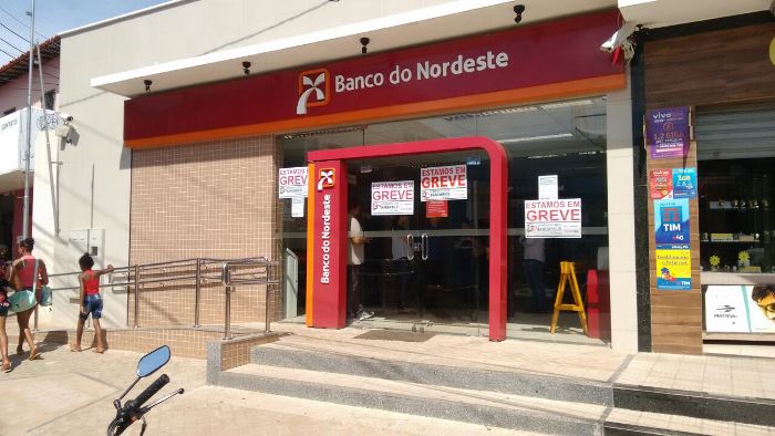 Agências bancárias de Esperantina estão em greve (Foto: Kléber Oliveira/RevistaAZ)