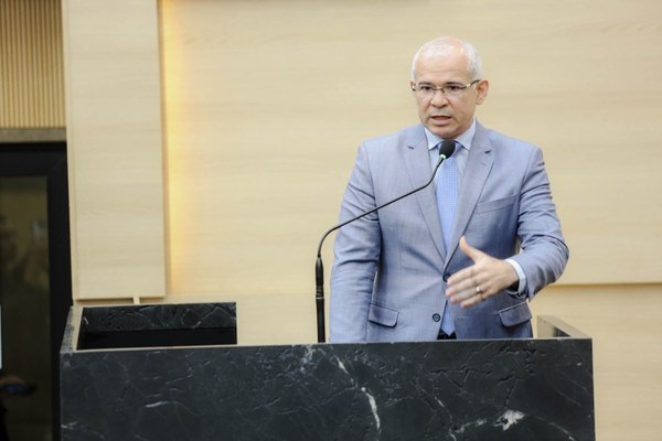 Projeto de lei propõe remoção de fiação excedente em vias públicas do Piauí
